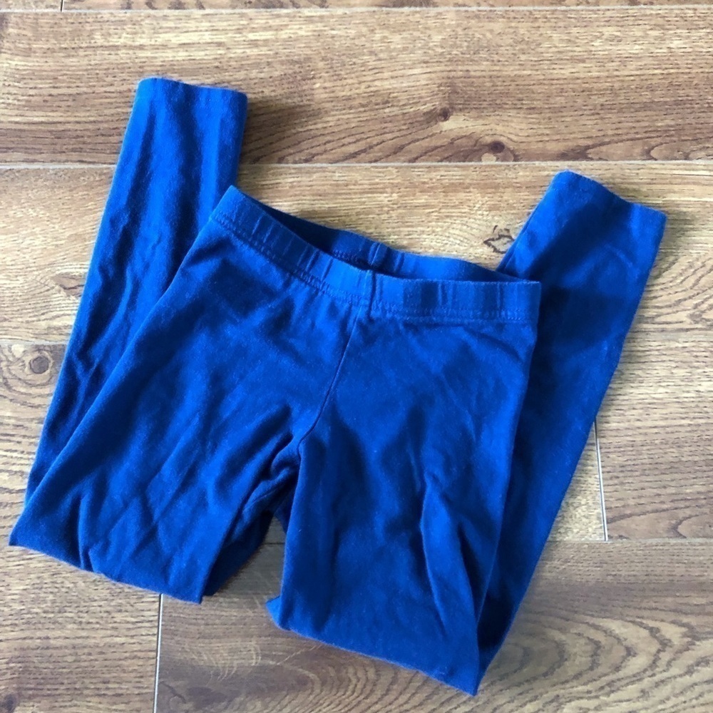 Old Navy navy built-in tough leggings in size S (6-7)
